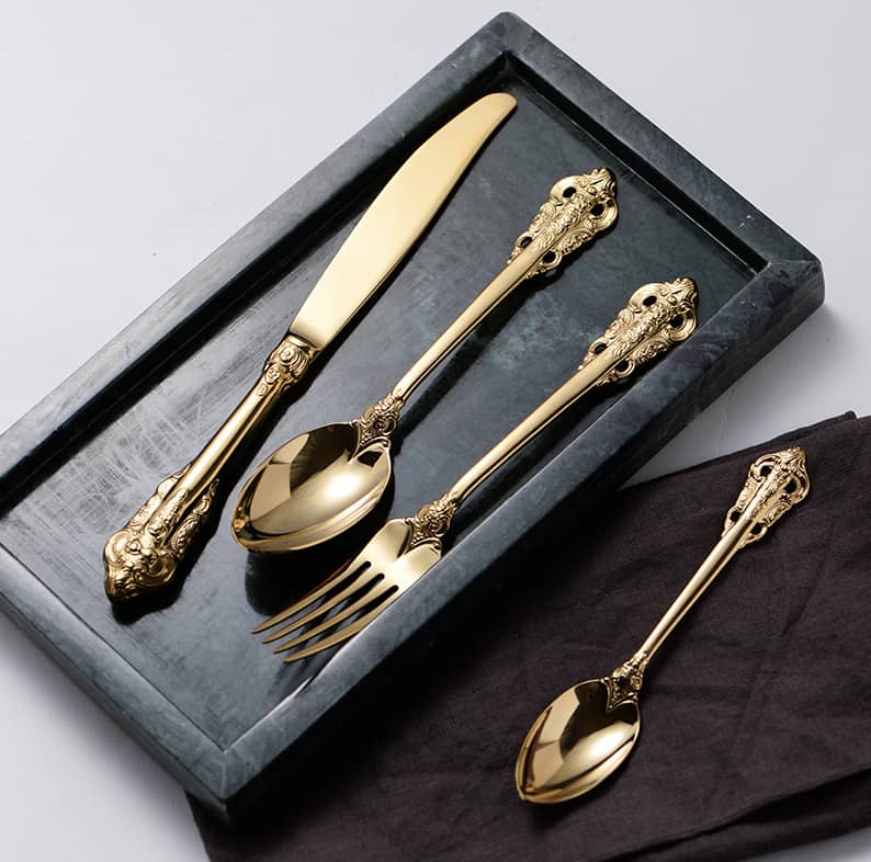 Vintage Western Gold Plated Cutlery 24pcs Dining Knives Forks Teaspoons Set Golden Luxury Dinnerware Engraving Tableware Set
