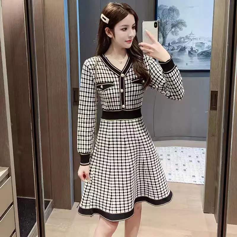 2022 Spring New Women Elegant Plaid Houndstooth Knitted Dress Female Sexy Casual Bodycon Long Dress Vintage Pearl Button Robe
