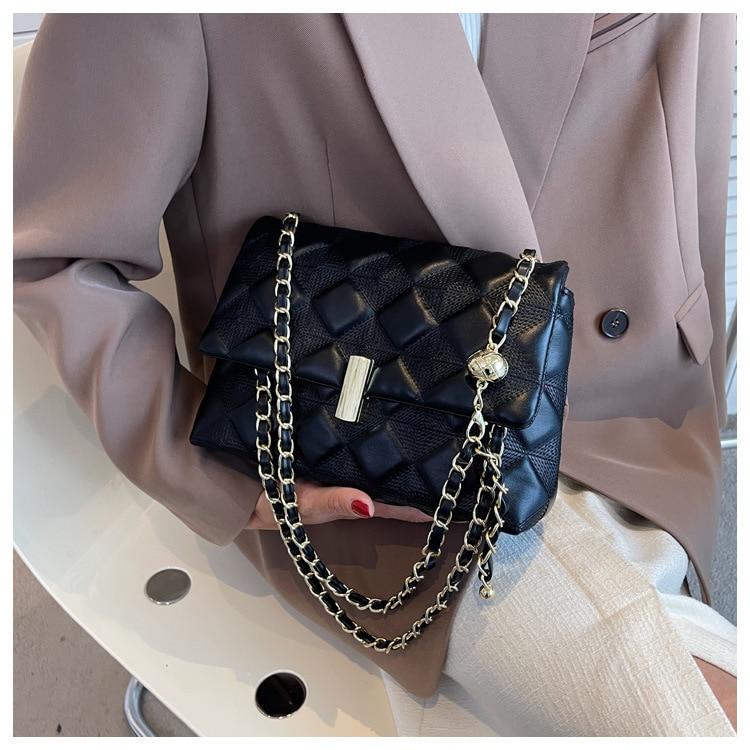 Fashion designer single shoulder Crossbody new love metal chain leather small square bag leisure Women's style