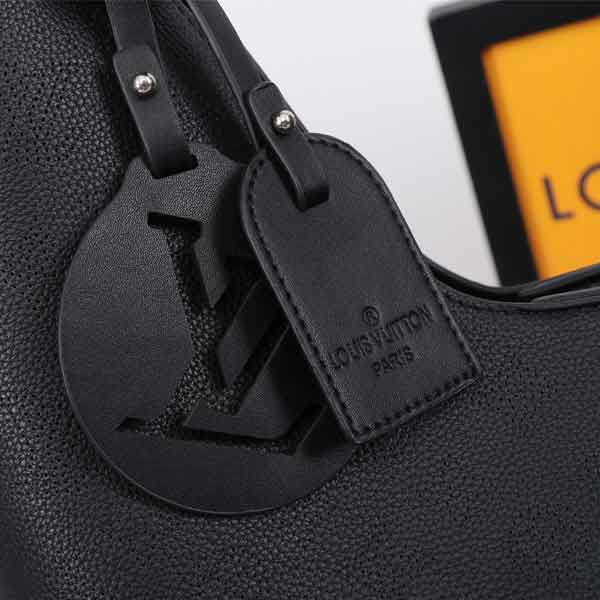 Louis Vuitton Black Leather Spacious Female Hand Bag 