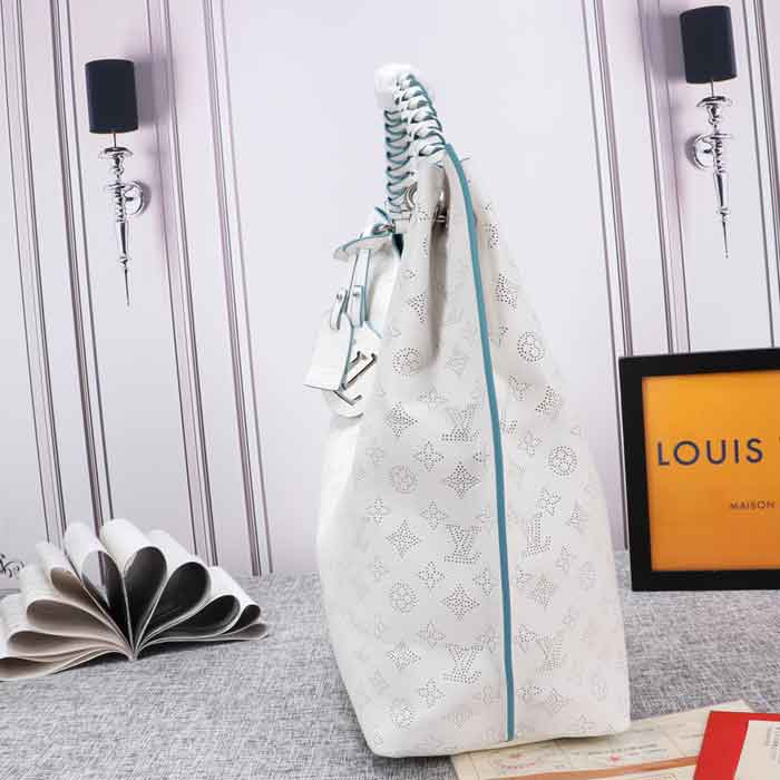 Louis Vuitton White Leather Spacious Female Hand Bag 